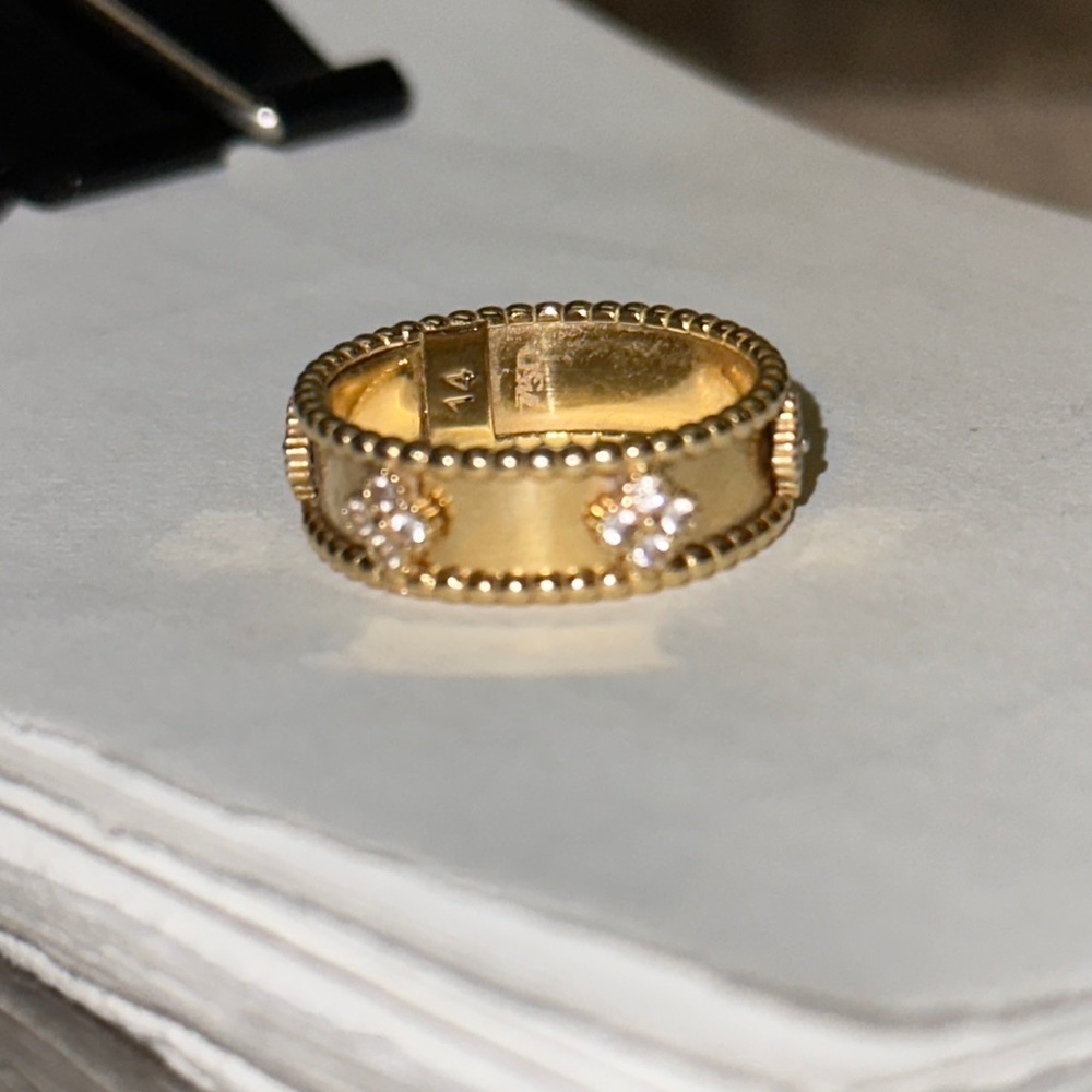 VCA ring 14kt gold